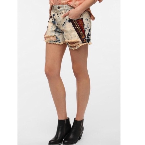 BDG Freda Embellished Mid-Rise Boho Cut-Offs - Picture 3 of 8